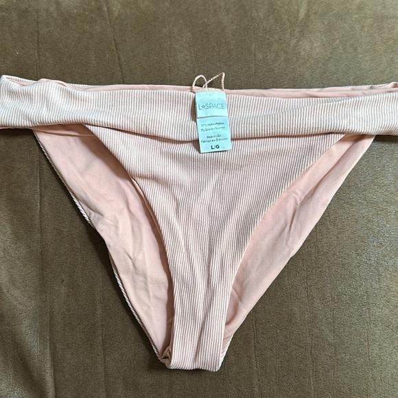 L space swimsuit - Picture 2 of 2